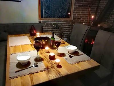 Diner au coin du feu à la Cabane du Martin Pêcheur