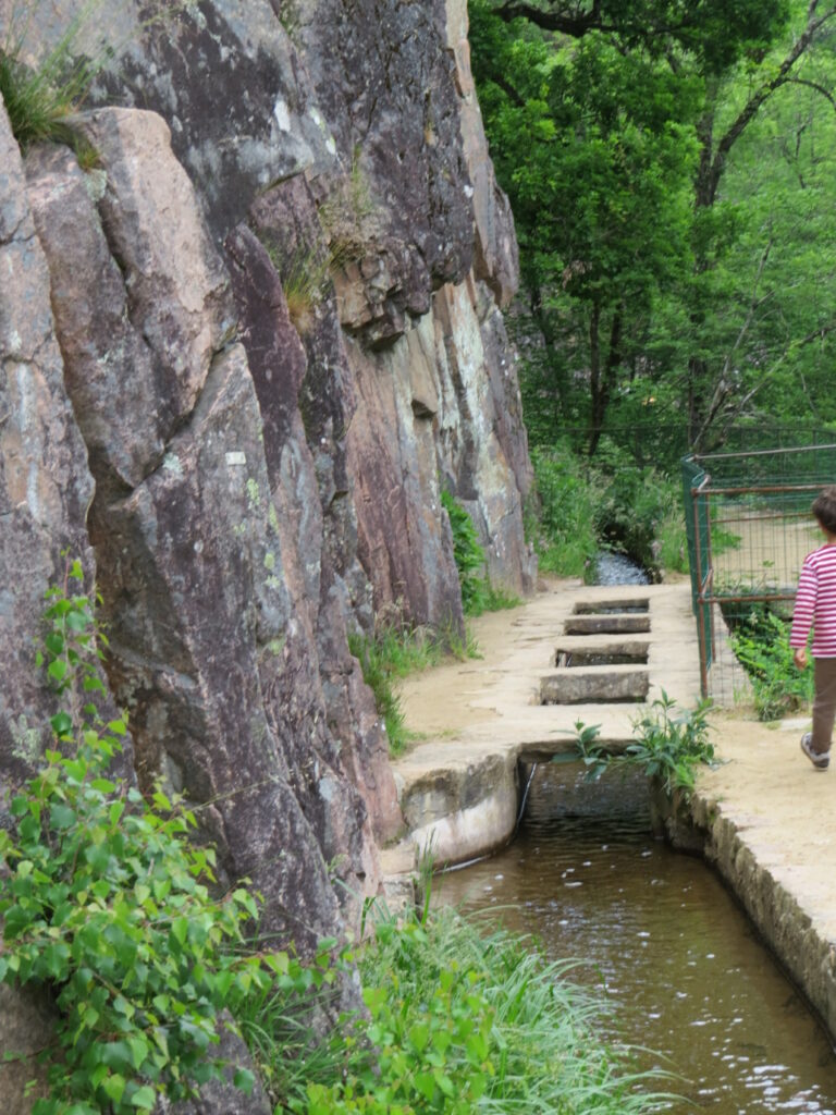 Canal des moines à Aubazine